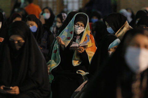تصاویر / شب زنده داری مردم استان قزوین در اولین شب قدر