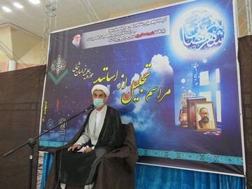 زهد و عدم دل‌بستگی به دنیا مهم‌ترین شاخصه روحانیت اصیل است