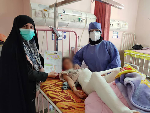 تصاویر/ هدیه جهادگران همدانی به کودکان مبتلا به بیماری های خاص