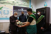تصاویر/ اهدای بسته های تبرکی آستان قدس رضوی به خادمین جمکران