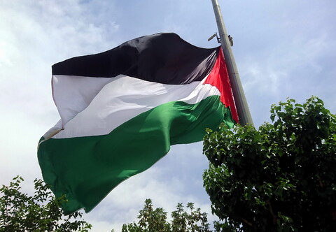 تصاویر/ مراسم اهتزاز پرچم فلسطین به مناسبت فرا رسیدن روز قدس در میدان روح الله قم