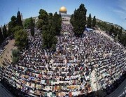 جمعۃ الوداع کے موقع پر70000 فلسطینیوں کی مسجد اقصی میں نماز جمعہ میں شرکت