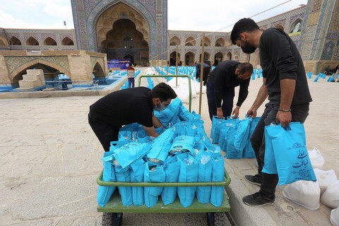 تصاویر/ سه هزار و ۵۰۰ بسته معیشتی با عنوان «رزمایش ضیافت همدلی» توسط خیران شهر اصفهان