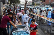 تصاویر/ کربلا میں زائرین کے لئے وسیع پیمانے پر افطار کا انتظام