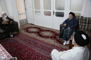 مدیر حوزه‌های علمیه با آیت الله خرازی دیدار کرد