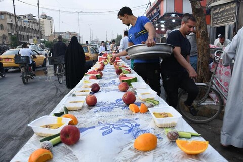 کربلا میں زائرین کے لئے وسیع پیمانے پر افطار کا انتظام