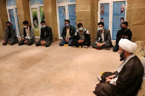 نشست های بصیرتی اساتید مدرسه علمیه امام خامنه ای ارومیه با جوانان