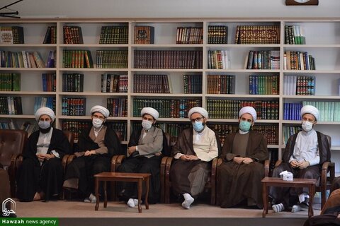 بالصور/ أساتذة المدارس العلمية يلتقون بممثل الولي الفقيه في محافظة أذربيجان الإيرانية