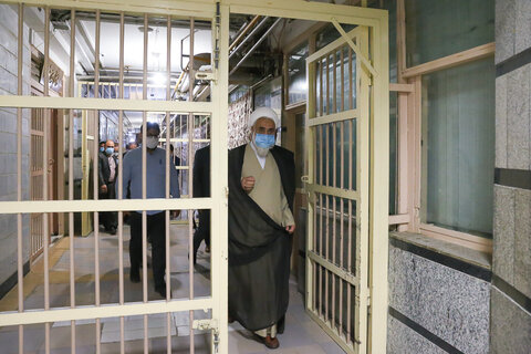 تصاویر / بازدید نماینده ولی فقیه در استان وامام جمعه قزوین از زندان مرکزی