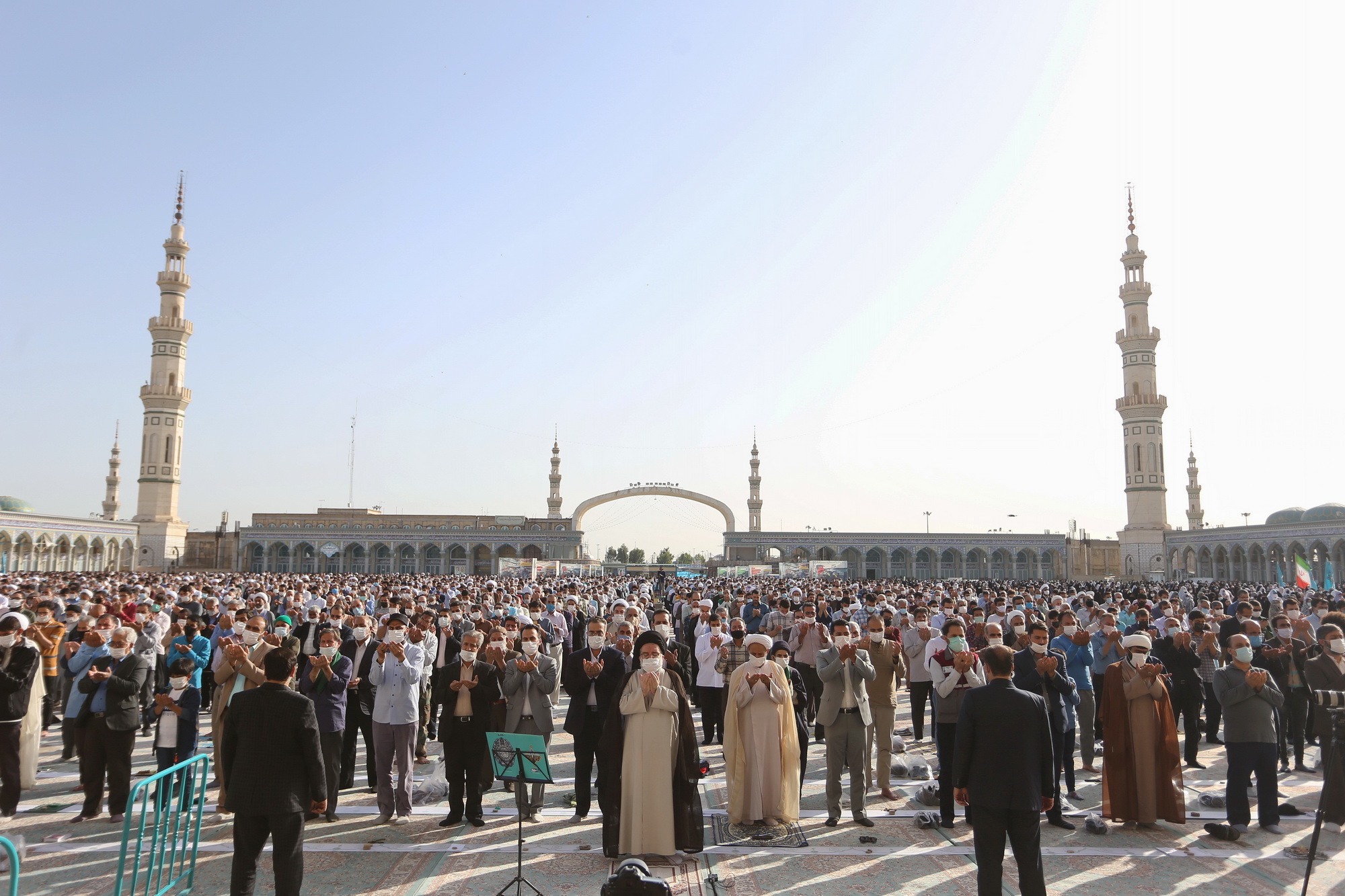 تصاویر/ اقامه نماز عید سعید فطر در مسجد مقدس جمکران