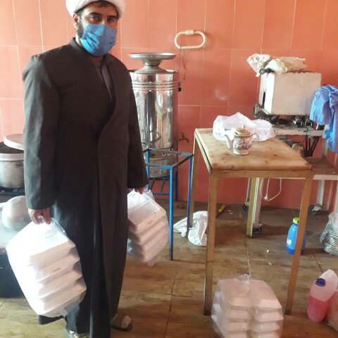 توزیع 3500 پرس غذای گرم در مناطق محروم توسط طلاب جهادی استان ایلام