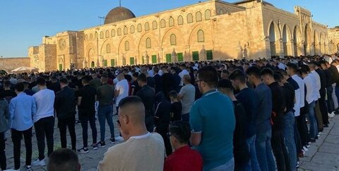 ایک لاکھ فلسطینیوں کی مسجد الاقصی میں نماز عید میں شرکت