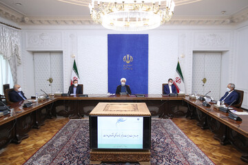 توسعه مناطق آزاد با تشویق و ایجاد امنیت اقتصادی بخش خصوصی انجام شود