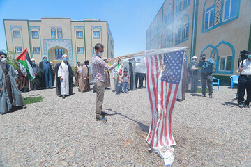 تصاویر/ اعلام انزجار طلاب و دانشجویان از اسرائیل کودک کش در مدرسه علمیه امیرالمومنین(ع) بیرجند