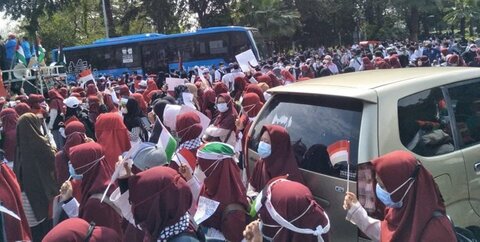 اندونیشیا کے عوام بھی صیہونی جرائم کے خلاف سڑکوں پر