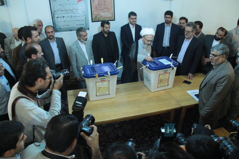 تصاویر آرشیوی از شرکت مراجع در انتخابات
