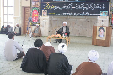 تصاویر آرشیوی از مراسم سالگرد امام خمینی(ره) در جامعة العلوم در خردادماه ۱۳۸۵