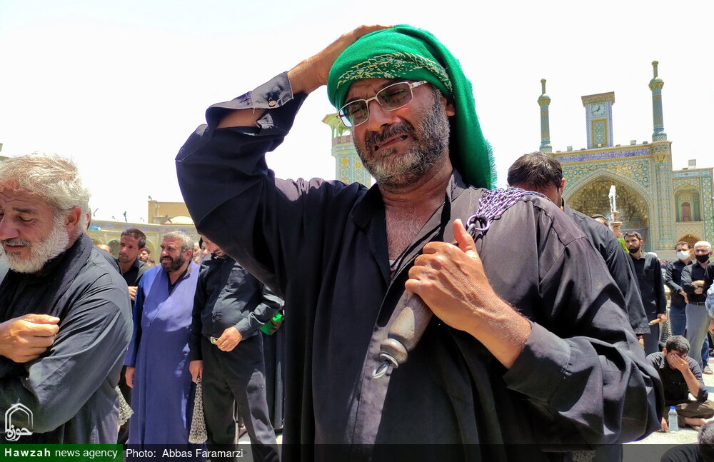 بالصور/ أجواء الحزن في حرم كريمة أهل البيت (ع) بذكرى استشهاد الإمام الصادق (ع) في مدينة قم المقدسة