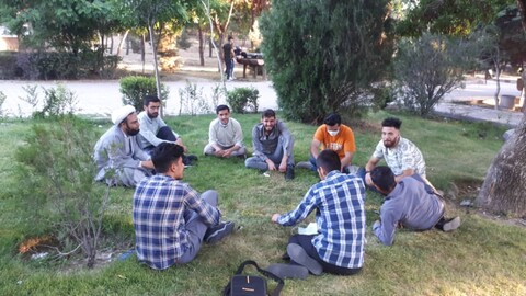 تصاویر/ تشویق به حضور حداکثری مردم در انتخابات توسط طلاب و دانشجویان تبریزی