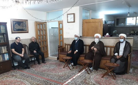 حضور مسئولان حوزه علمیه تهران در منزل مرحوم آیت الله شریعتمدار