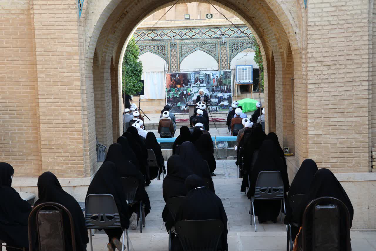 تصاویر| گردهمایی مبلغین قرارگاه عمار در مدرسه علمیه منصوریه شیراز