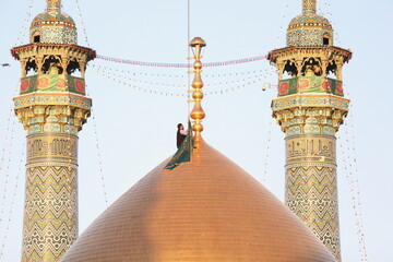 پرچم عزای اباعبدالله(ع) در حرم مطهر بانوی کرامت برافراشته می‌شود