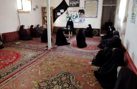 تصاویر/ فعالیتهای تبلیغی خواهران مبلغه استان قزوین با موضوع انتخابات وانتخاب اصلح در پارکها ومساجد