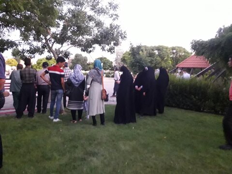تصاویر/ فعالیتهای تبلیغی خواهران مبلغه استان قزوین با موضوع انتخابات وانتخاب اصلح در پارکها ومساجد