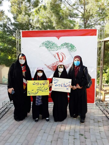 تصاویر/ تشویق به حضور حداکثری مردم در انتخابات توسط طلاب و دانشجویان تبریزی -۲