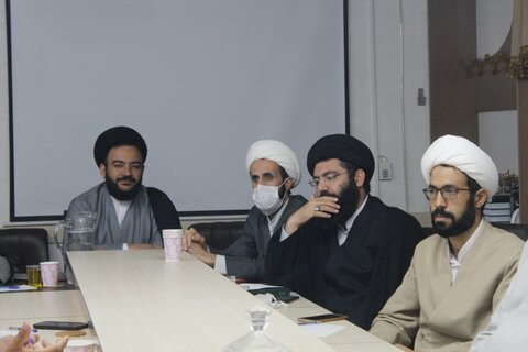 تصاویر/جلسه شورای هماهنگی نهادهای حوزوی کردستان با حضور حجت الاسلام والمسلمین زمانی