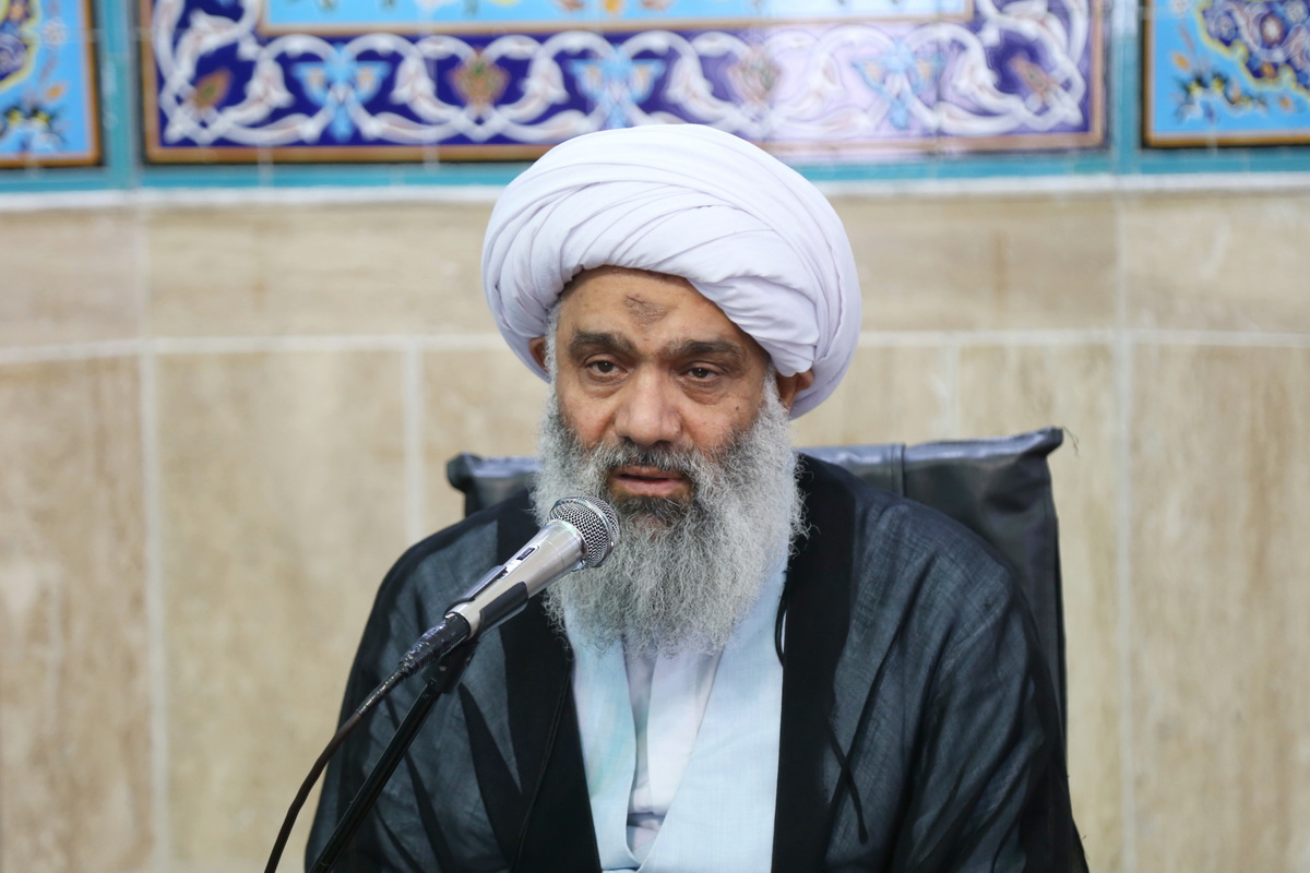 مکتب امام خمینی (ره) از نگاه مقام معظم رهبری مکتب جامعه سازی است که انسان دارای نگاه ولایی تربیت می کند