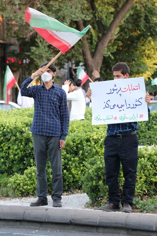 تصاویر/ تشویق به حضور حداکثری مردم در انتخابات توسط طلاب و دانشجویان تبریزی -3