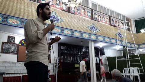 تصاویر / روشنگری طلاب و اساتید مدرسه صالحیه قزوین در رابطه با انتخابات و انتخاب اصلح در بین مردم