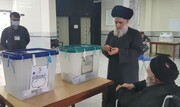 فیلم | شرکت خطیب حوزوی به همراه پدرش در انتخابات