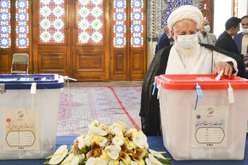 امام جمعه یزد رأی خود را به صندوق انداخت