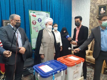 فیلم /  اظهارات نماینده ولی فقیه در کاشان پس از شرکت در انتخابات