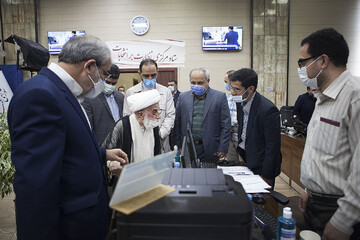 بازدید آیت‌الله جنتی از ستاد مرکزی نظارت بر انتخابات + عکس