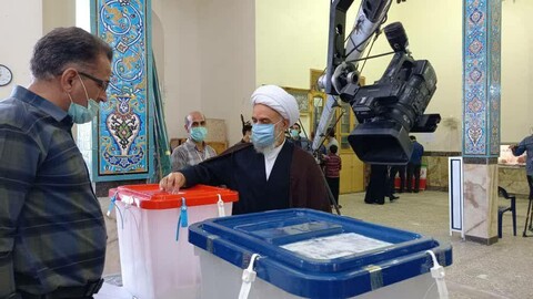تصاویر/ حضورحماسی  مردم آران و بیدگل پای صندوق های رای