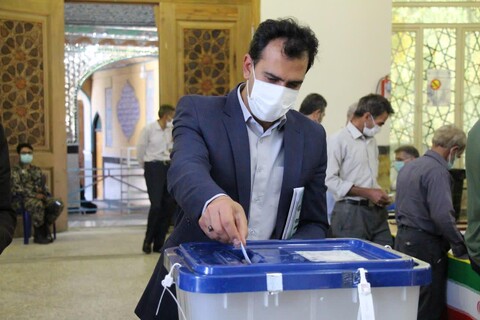 تصاویر/ حضورحماسی  مردم آران و بیدگل پای صندوق های رای
