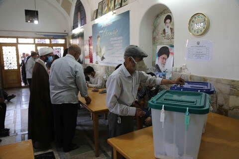 تصاویر انتخابات ۱۴۰۰ در حرم حضرت فاطمه معصومه سلام الله علیها