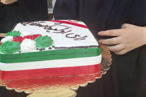 گوشه ای از تصاویر حضور دختران رأی اولی شهر یزد در انتخابات1400