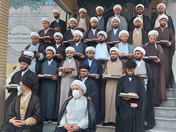 عمامه گذاری طلاب غیر ایرانی در تبریز به روایت تصویر