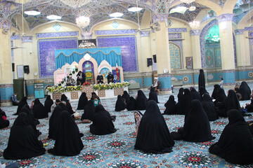تصاویر / تجلیل از بانوان حوزی فعال عرصه مشارکت حداکثری در انتخابات ۱۴۰۰