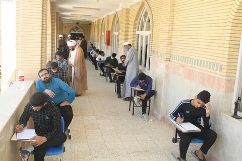 تصاویر/ سرکشی مدیر حوزه علمیه کردستان از امتحانات طلاب مدرسه علمیه کامیاران