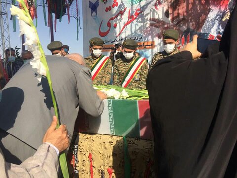 تصاویر / وداع مردم شهر شال با  پیکر مطهر شهید گمنام دفاع مقدس