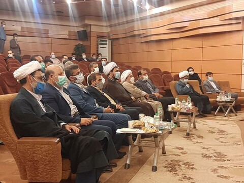 تصاویر/نشست هم اندیشی اساتید حوزه و دانشگاه دردانشگاه آزادکاشان با حضورآیت الله سلیمانی