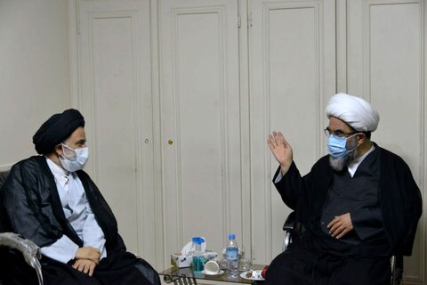 تصاویر/ نشست رئیس مرکز فقهی ائمه اطهار(ع) با علمای مشهد
