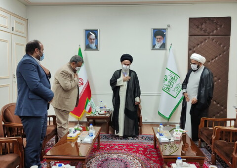 تصاویر/ دیدار رئیس سازمان پژوهش و برنامه ریزی آموزشی کشور با آیت الله حسینی بوشهری