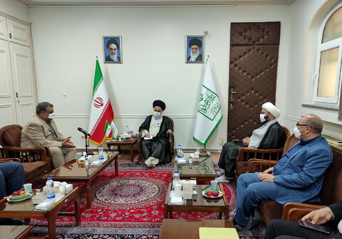 تصاویر/ دیدار رئیس سازمان پژوهش و برنامه ریزی آموزشی کشور با آیت الله حسینی بوشهری