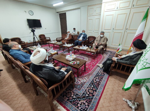 تصاویر/ دیدار رئیس سازمان پژوهش و برنامه ریزی آموزشی کشور با آیت الله حسینی بوشهری